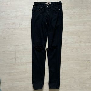 Judy Blue - Black Jeans size 0 with slits in the knees 🖤